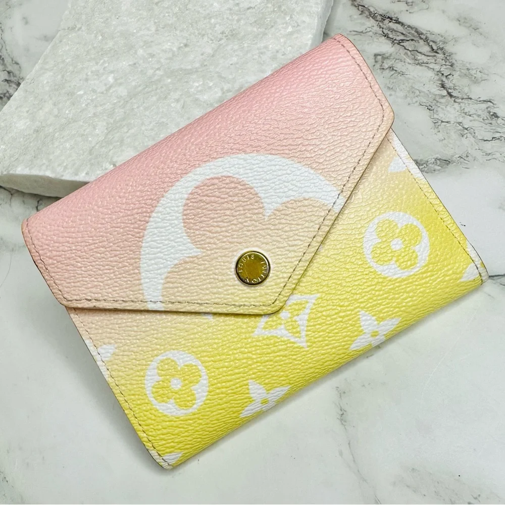 EUC Louis Vuitton Victorine Rose & Yellow 2021 By The Pool Wallet